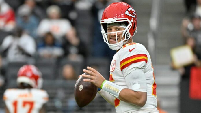 Chiefs' Patrick Mahomes ahead of first start in Green Bay: 'If you love football, you love Lambeau Field'