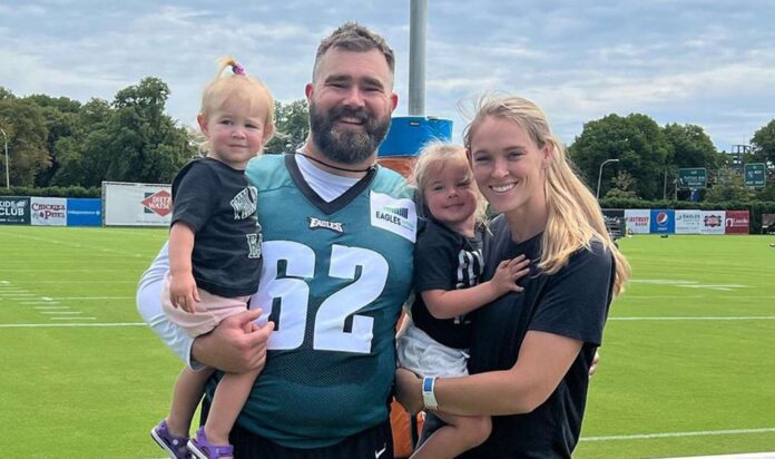 Best Dad ; Jason Kelce Pauses Podcast to Comfort Daughter Elliotte, 2½, While She's 'Losing It': 'This Is Standard'