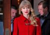 OMG!! Taylor Swift Arrives in Kansas City in a Red Chic Dress Ahead of Chiefs vs. Indianapolis Colts Game At Arrowhead…SEE 15 PHOTOS