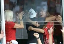 “THIS IS UNBELIEVABLE”: Taylor Swift Arrives Late to Chiefs vs. Colts Game to Tell Her Fiancé, Travis Kelce — and the Entire Stadium — That She Is ONE MONTH PREGNANT. Swift Breaks Down in Tears as Her Parents Watch Proudly…SEE VIDEO & PHOTOS